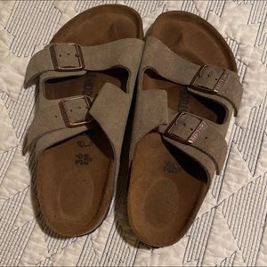 NWOT tan Birkenstock’s, size 36